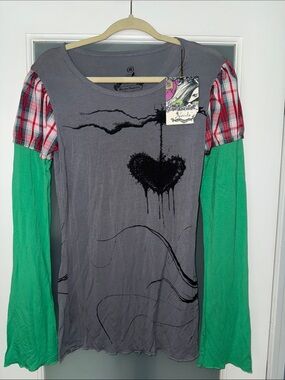 Nuvula Graphic Long Sleeve Top with Green Sleeves